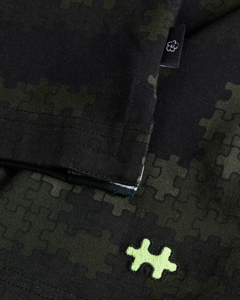 TUGO-Tops-Made from 100% cotton and in a relaxed fit, TUGO perfect for weekend lounging. This quirky camo tee features a relaxed fit, crew neck and short sleeves. Team with jeans and trainers for an easy weekend look.By choosing Ted Baker cotton products, you're supporting our investment in the Better Cotton Initiative's mission. This product is sourced via a system of mass balance and therefore may not contain Better Cotton. T-shirt 100% cotton Relaxed fit Camo jigsaw print Short sleeved Crew neck Grace is